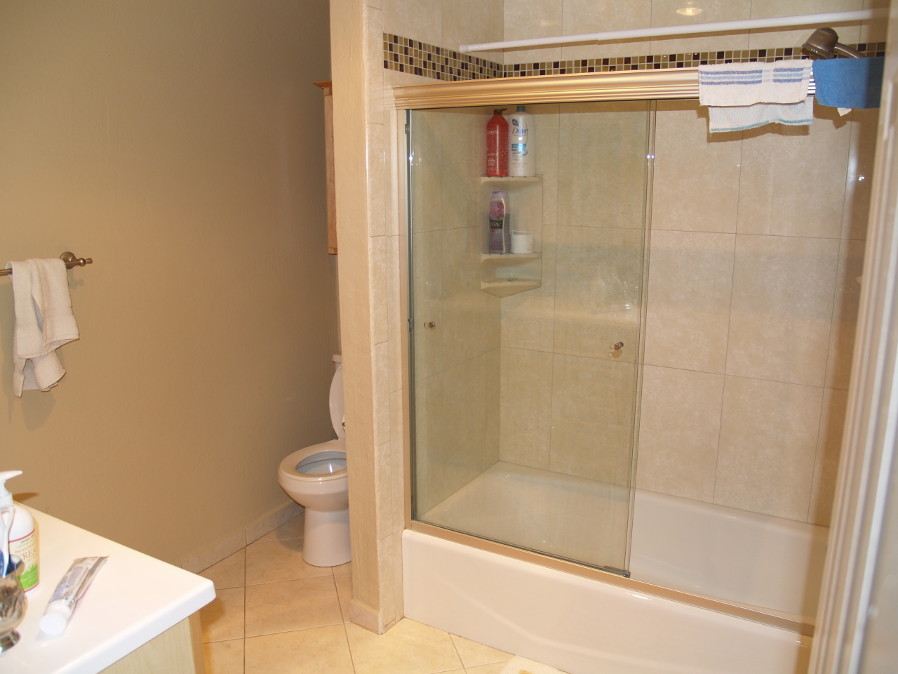 25 North San Marcos Road, Unit B Santa Barbara, CA 93111 - Photo 10 of 19 Main/master bath