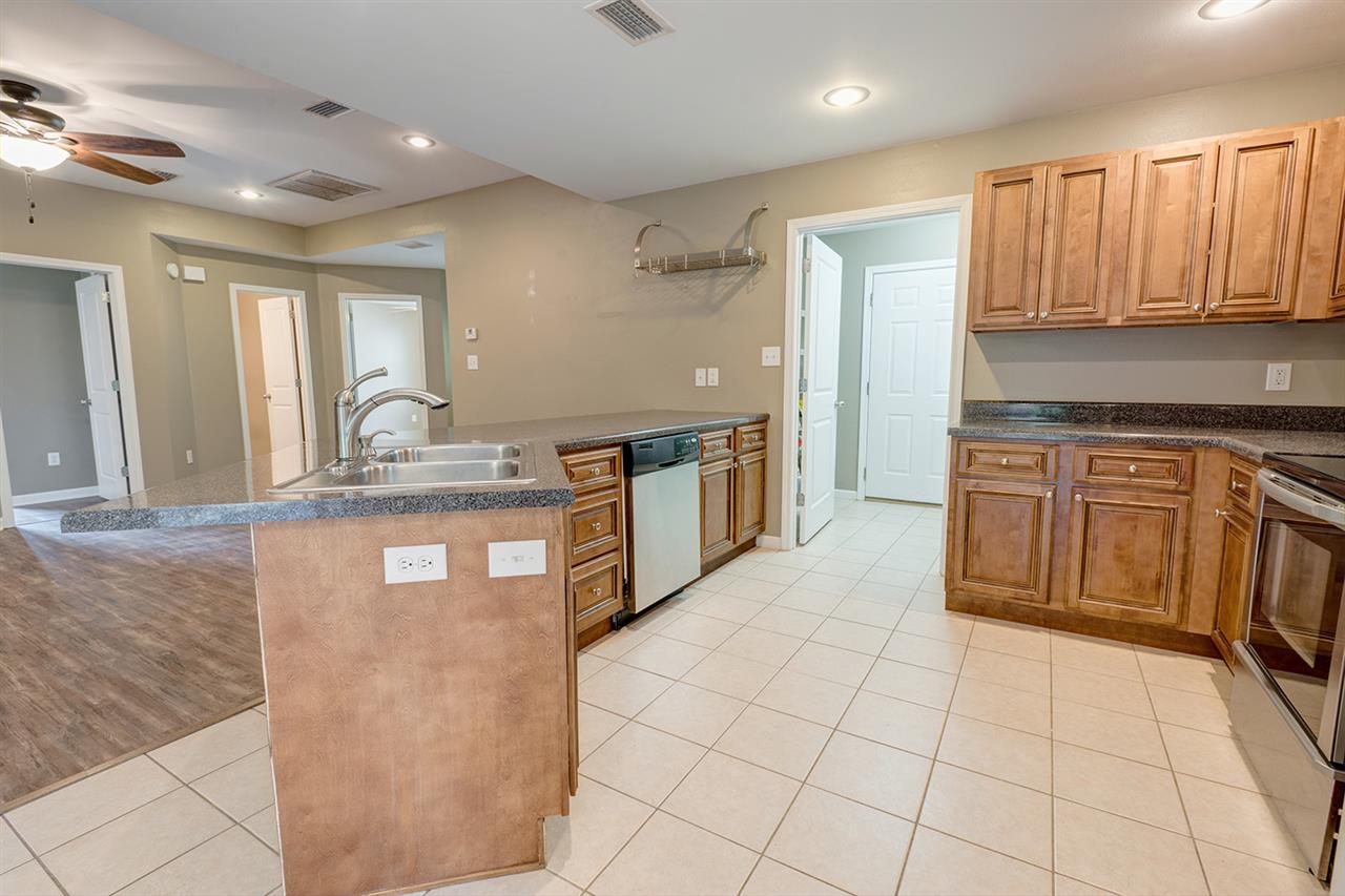 14611 Silveroaks Loop Silverhill, AL 36576 - Photo 10 of 24 Breakfast Bar