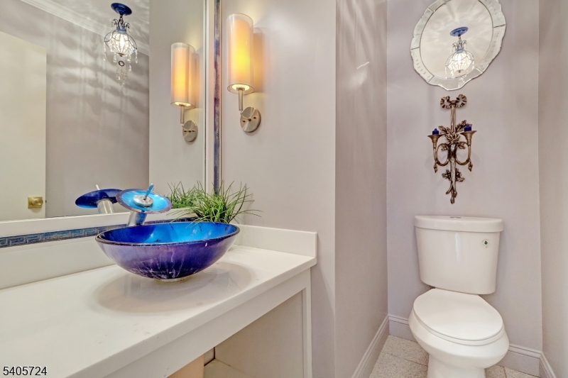 250 Ridgedale Avenue, Unit 4 Florham Park, NJ 07932 - Photo 11 of 24 a bathroom with a potted plant and a toilet