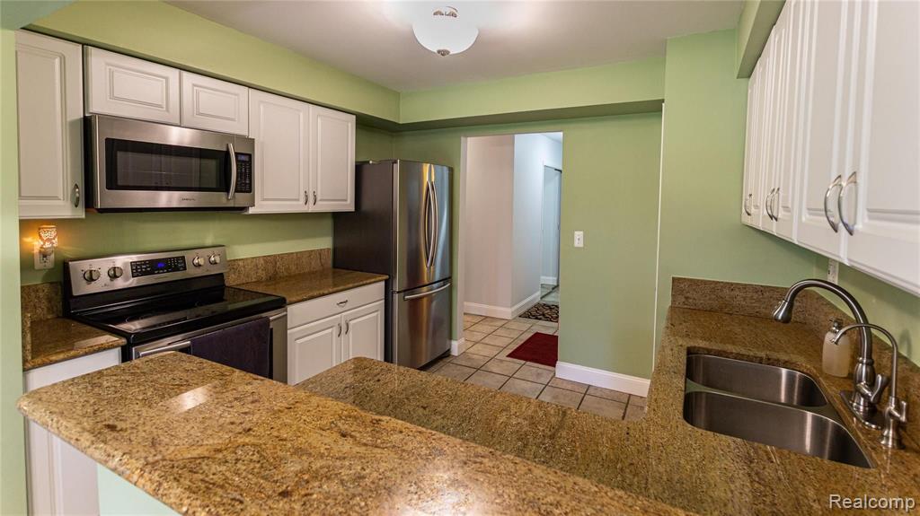 1673 Riverside Drive, Unit 4 Rochester Hills, MI 48309 - Photo 4 of 23