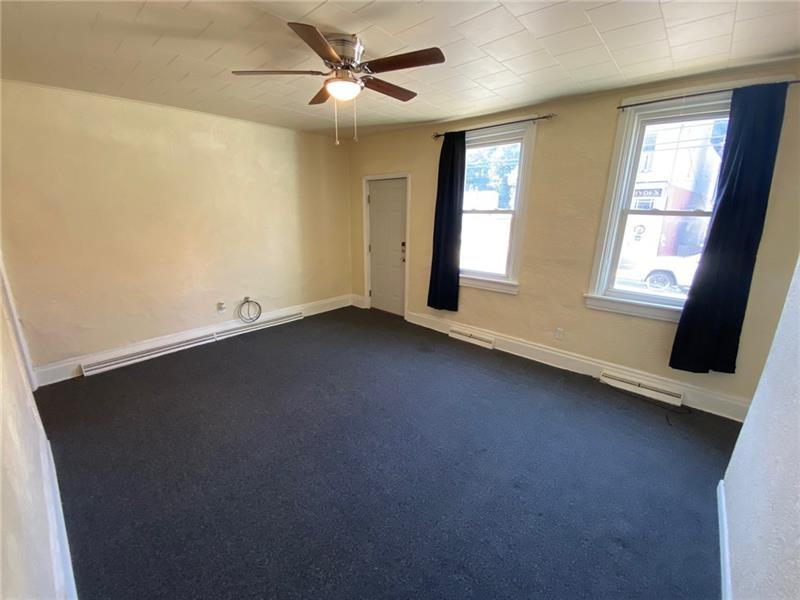 652 Evergreen Road Pittsburgh, PA 15209 - Photo 11 of 21 light and bright living space