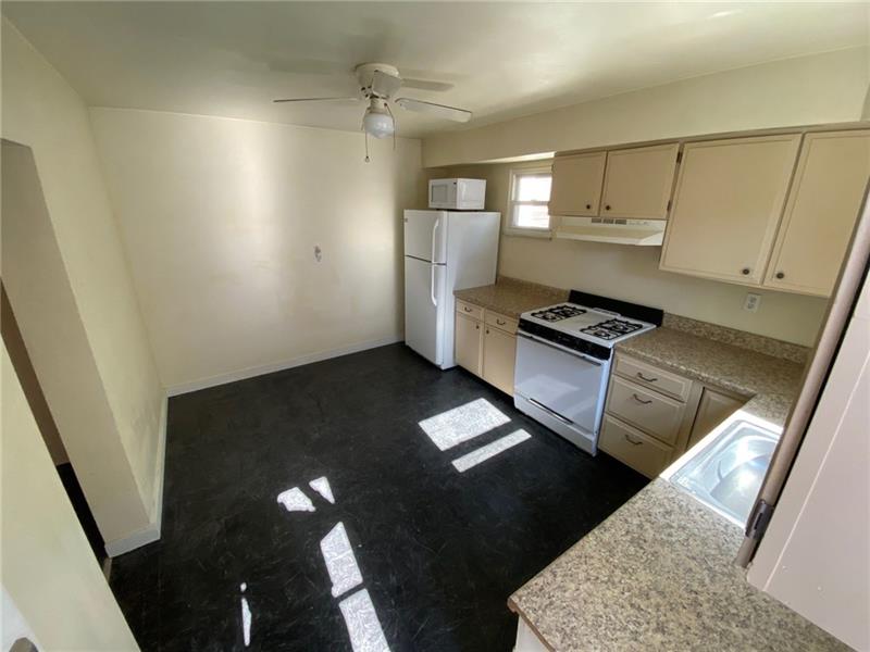 652 Evergreen Road Pittsburgh, PA 15209 - Photo 7 of 21 kitchen with lots of work space!