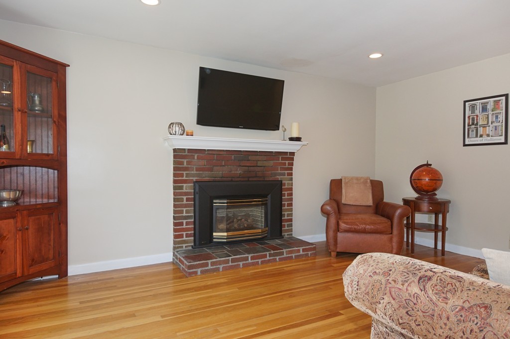 33 Dorset Road Holliston, MA 01746 - Photo 7 of 22 Gallery Image 7
