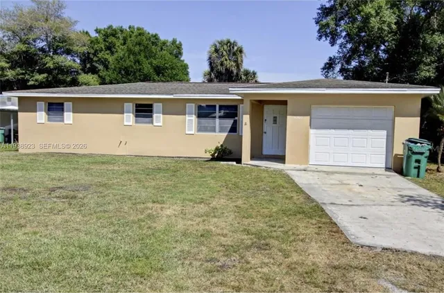 $299,999 | 1203 Southeast 8th Avenue, Okeechobee, FL 34974