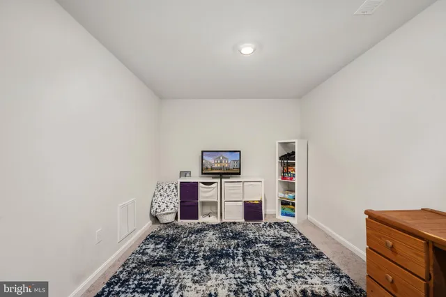 a black and white photo of a room