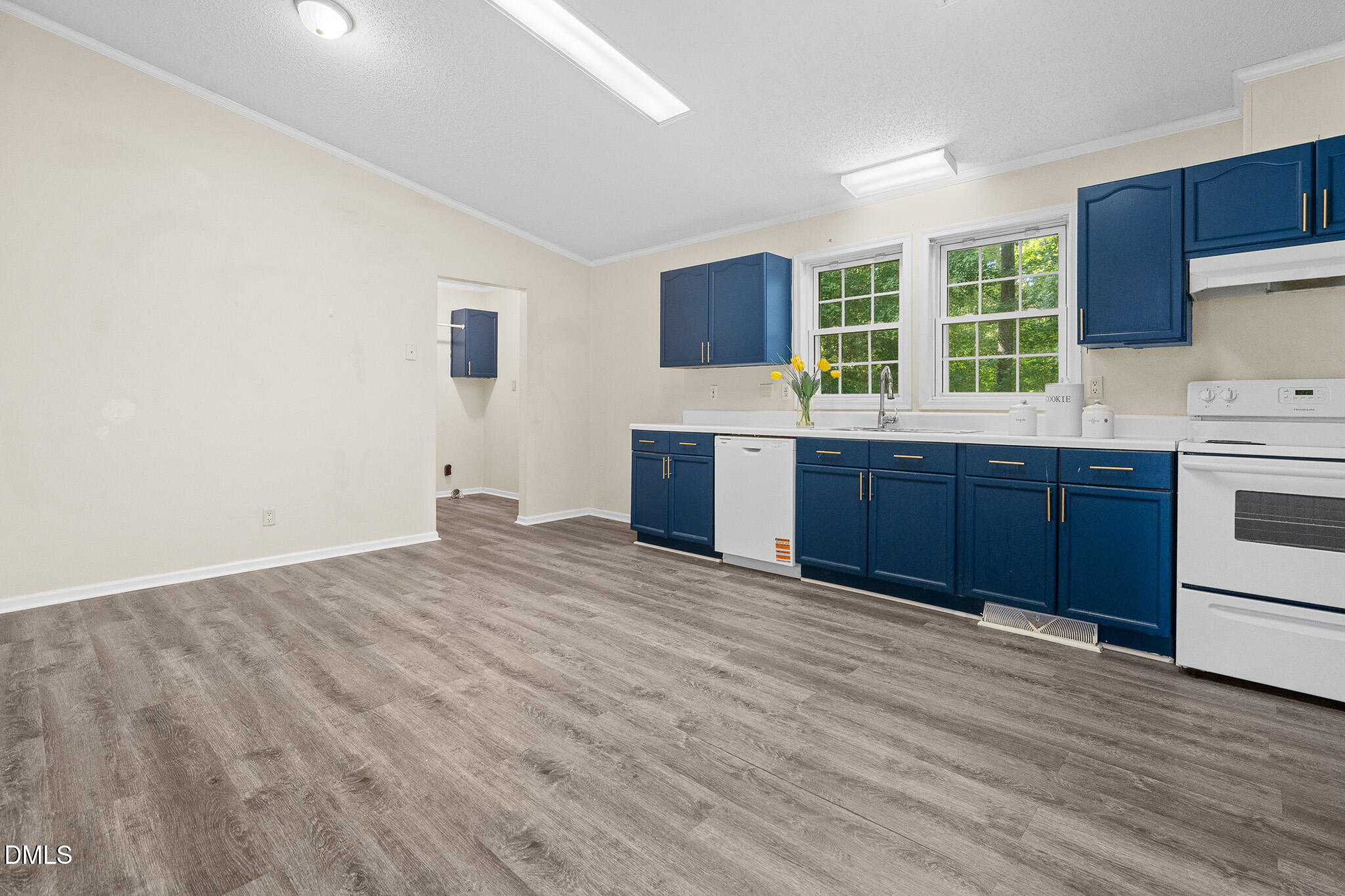 4551 Sugar Maple Road Oxford, NC 27565 - Photo 6 of 23 a view of kitchen with wooden floor and electronic appliances