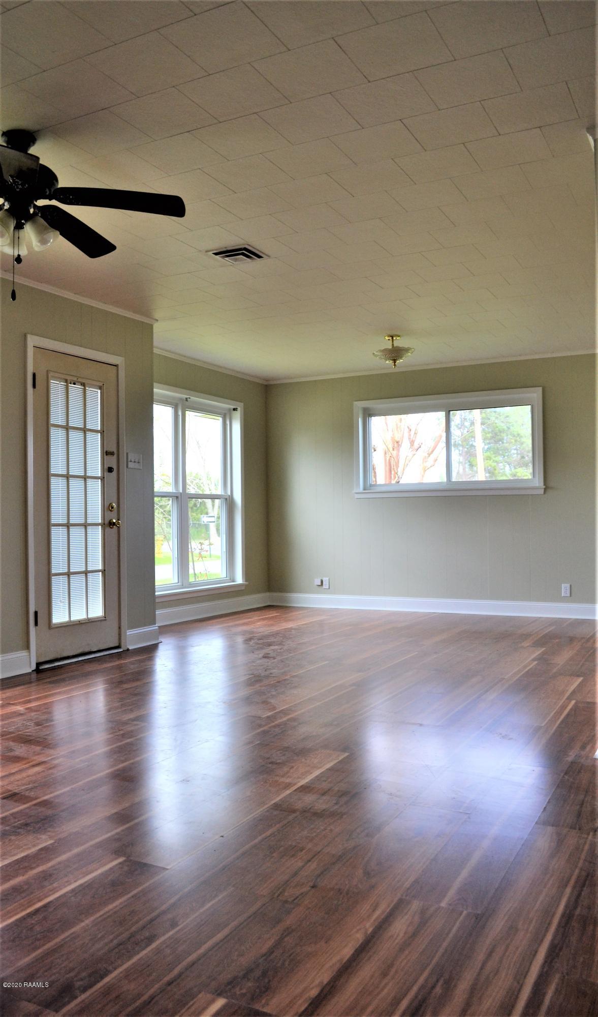 103 Clara Street Broussard, LA 70518 - Photo 2 of 10 DSC_0334