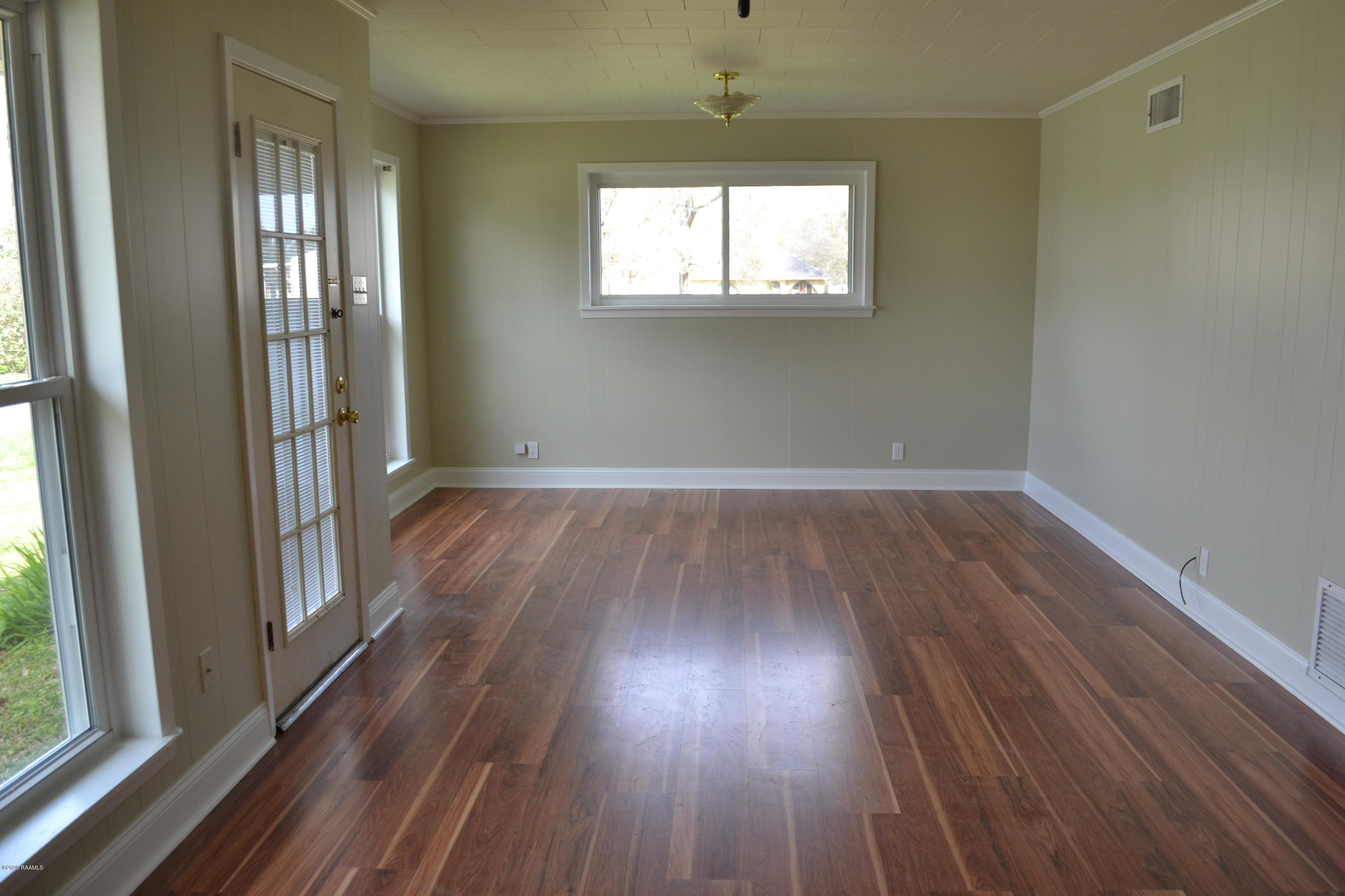 103 Clara Street Broussard, LA 70518 - Photo 3 of 10 DSC_0345