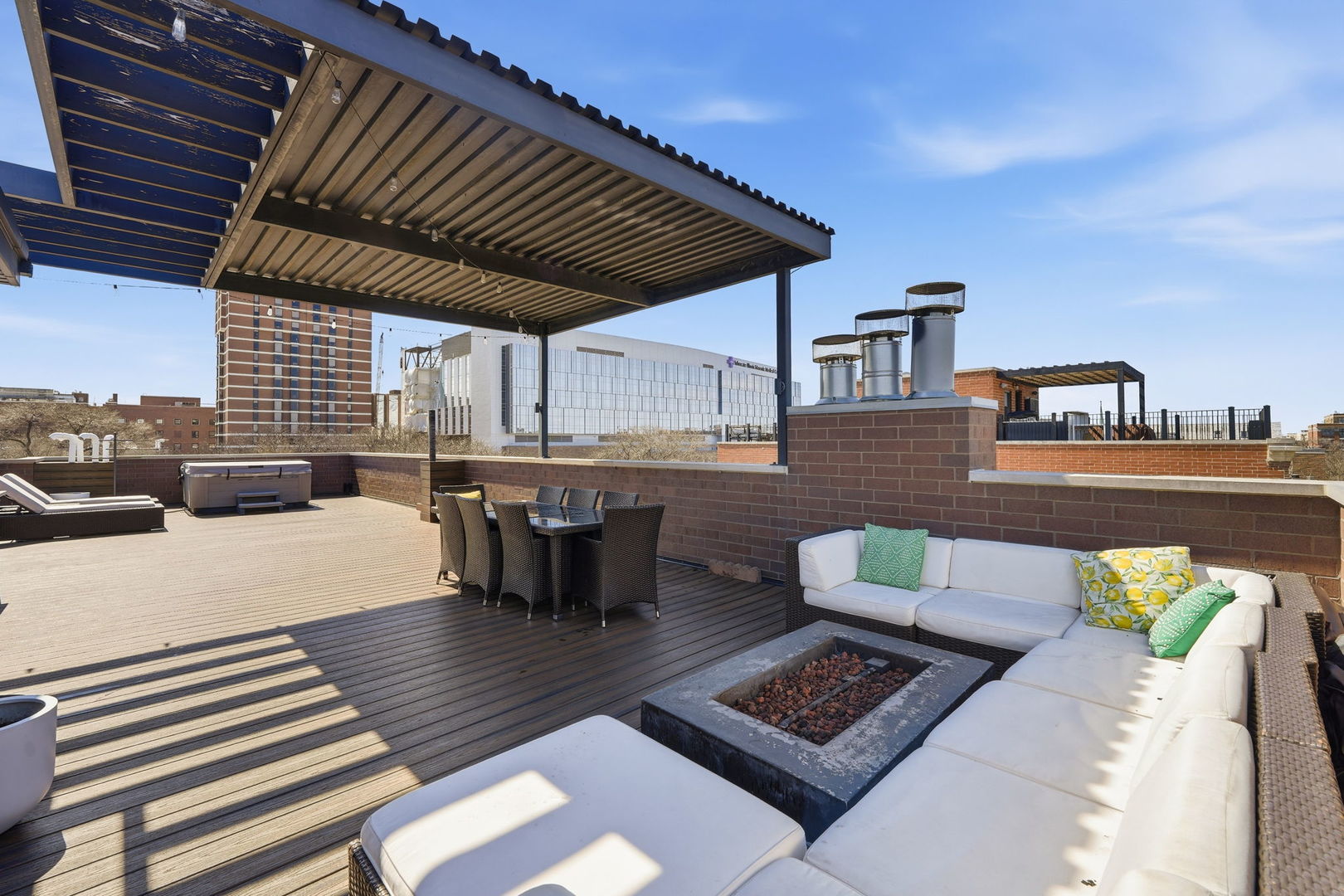 843 West Fletcher Street, Unit 3W Chicago, IL 60657 - Photo 38 of 45 a view of a dinning table and chair in the patio