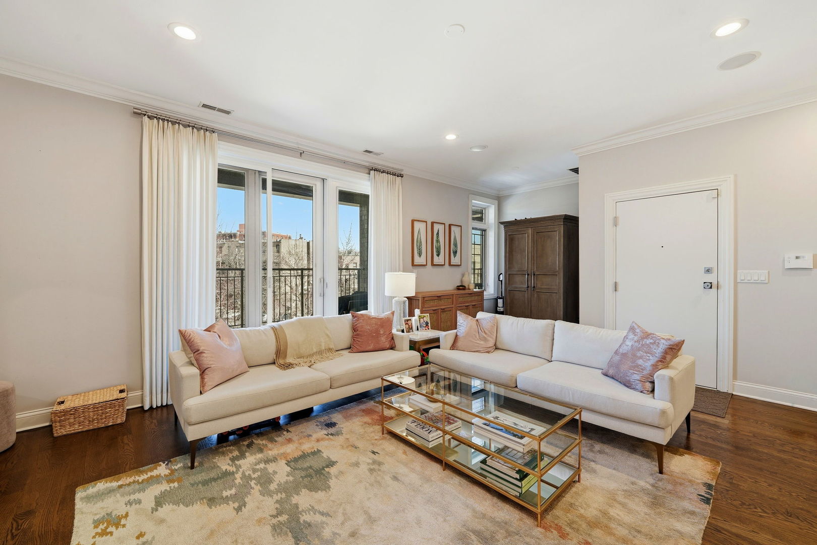 843 West Fletcher Street, Unit 3W Chicago, IL 60657 - Photo 4 of 45 a living room with furniture a rug and a large window