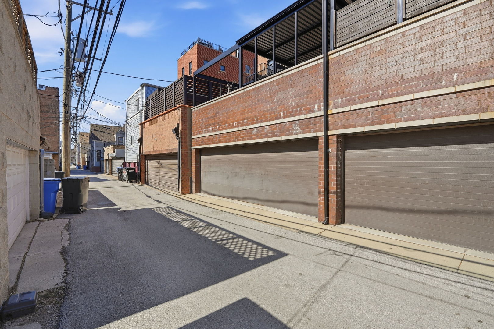 843 West Fletcher Street, Unit 3W Chicago, IL 60657 - Photo 44 of 45 a view of a street with a building