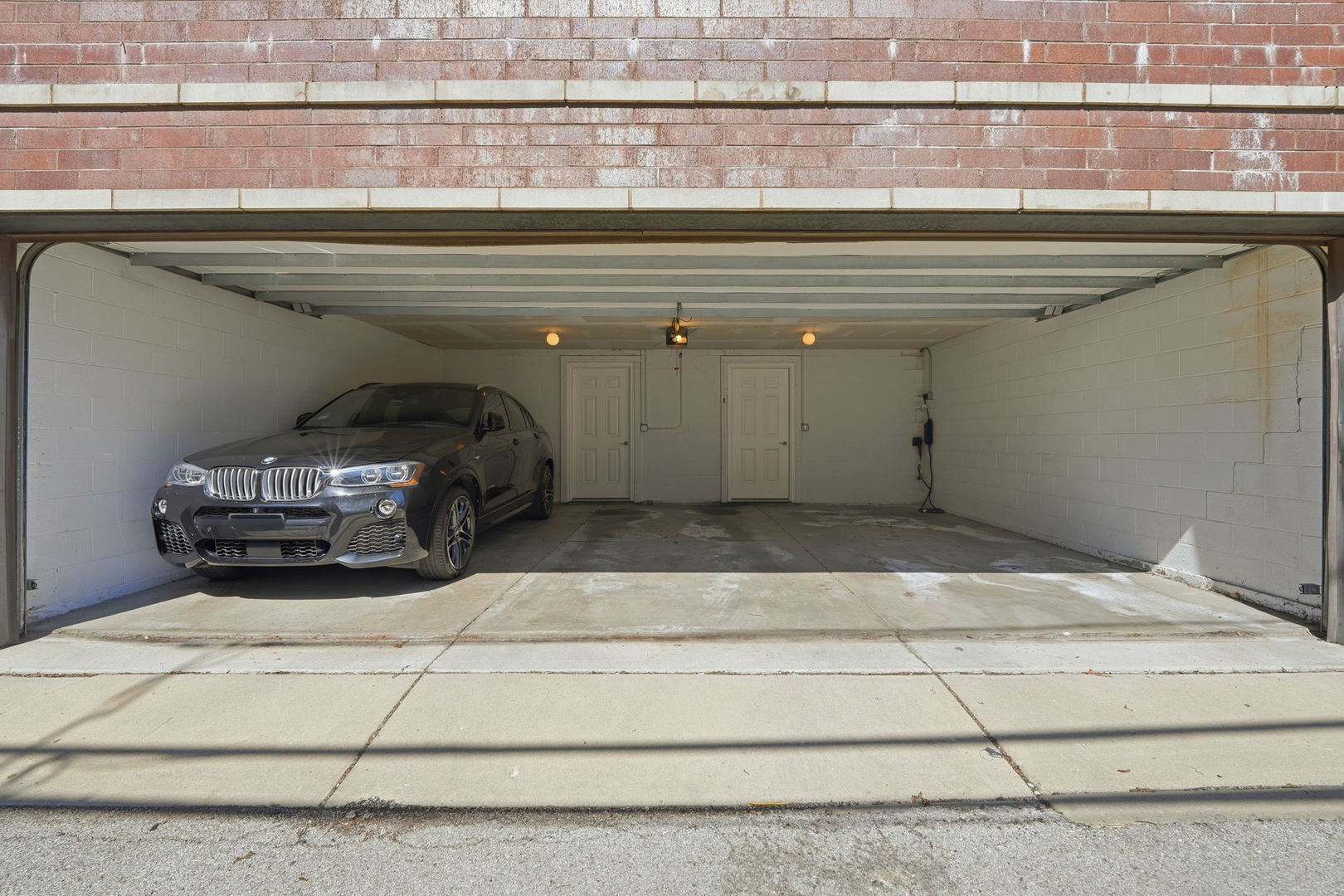 843 West Fletcher Street, Unit 3W Chicago, IL 60657 - Photo 45 of 45 a view of a car garage