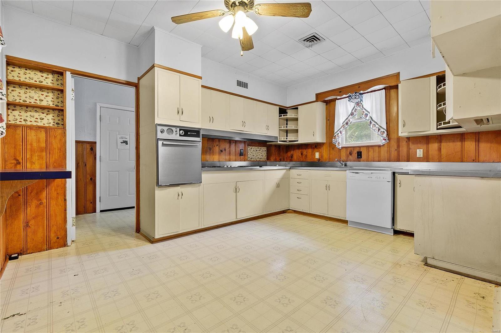 121 Merrill Street Lebanon, IL 62254 - Photo 9 of 52 Gallery Image 9