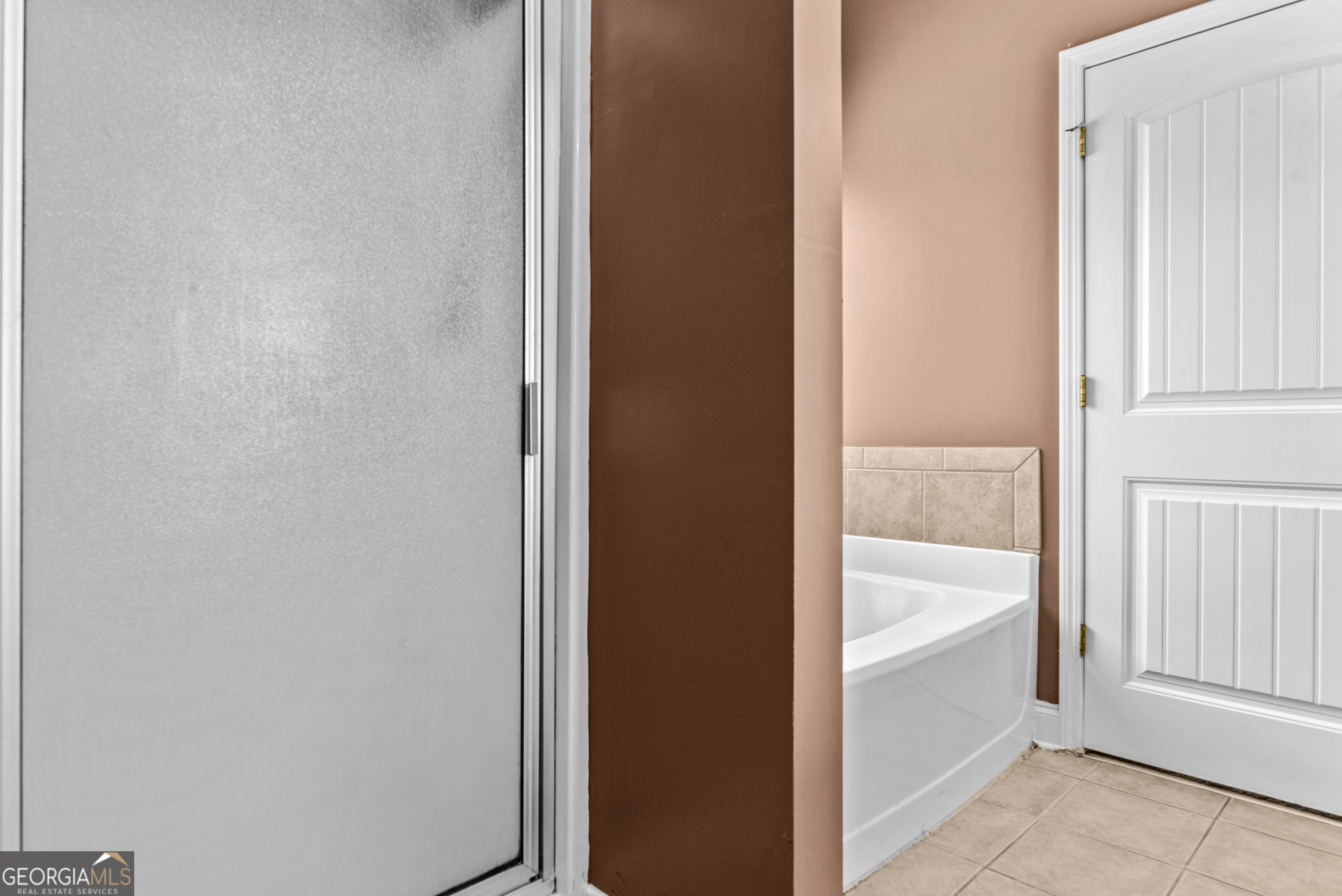 1141 Whispering Lakes Trail Madison, GA 30650 - Photo 28 of 40 a view of bathroom with bathtub and shower