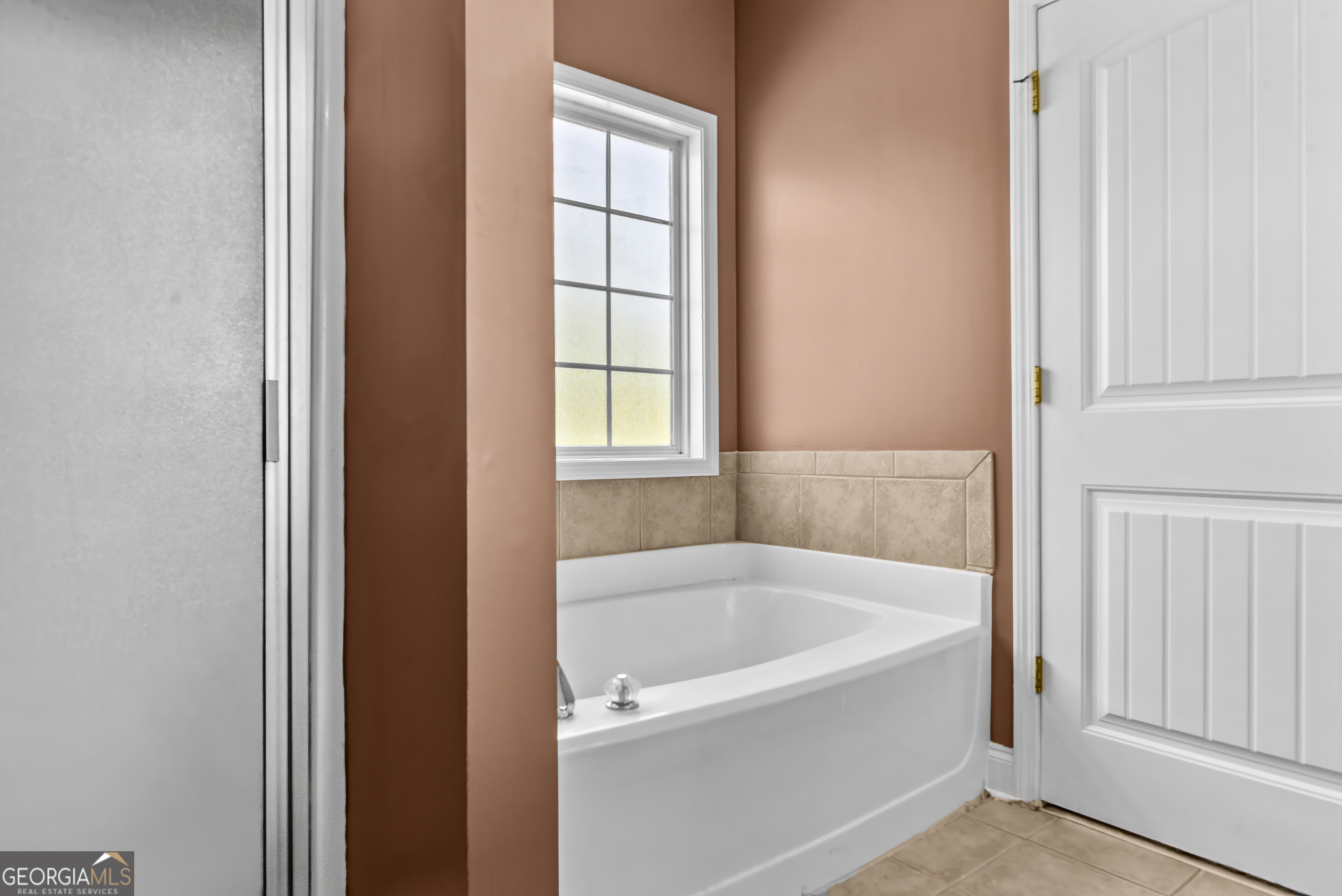 1141 Whispering Lakes Trail Madison, GA 30650 - Photo 29 of 40 a white bath tub sitting next to a window