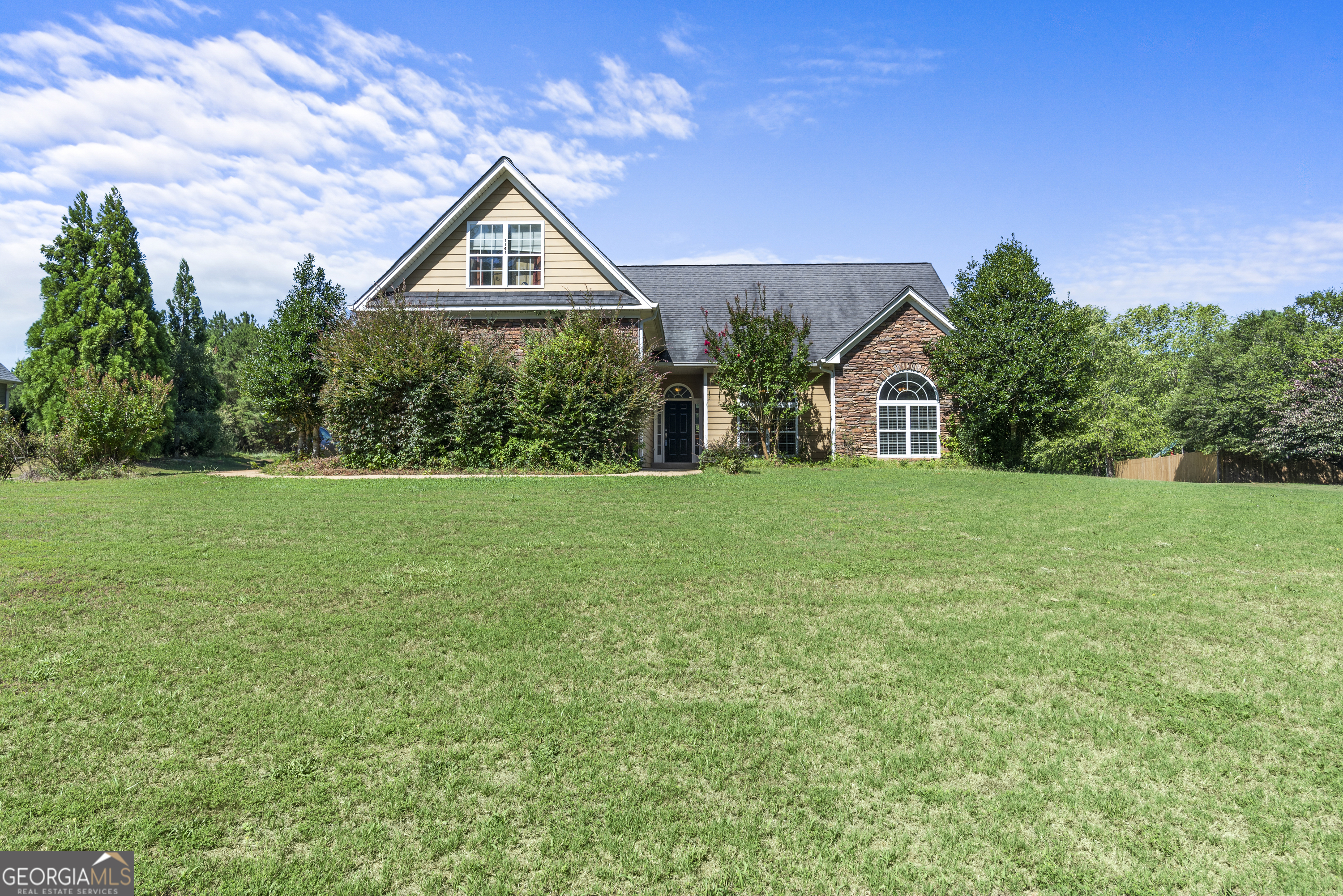 1141 Whispering Lakes Trail Madison, GA 30650 - Photo 33 of 40 front view of a house with a yard