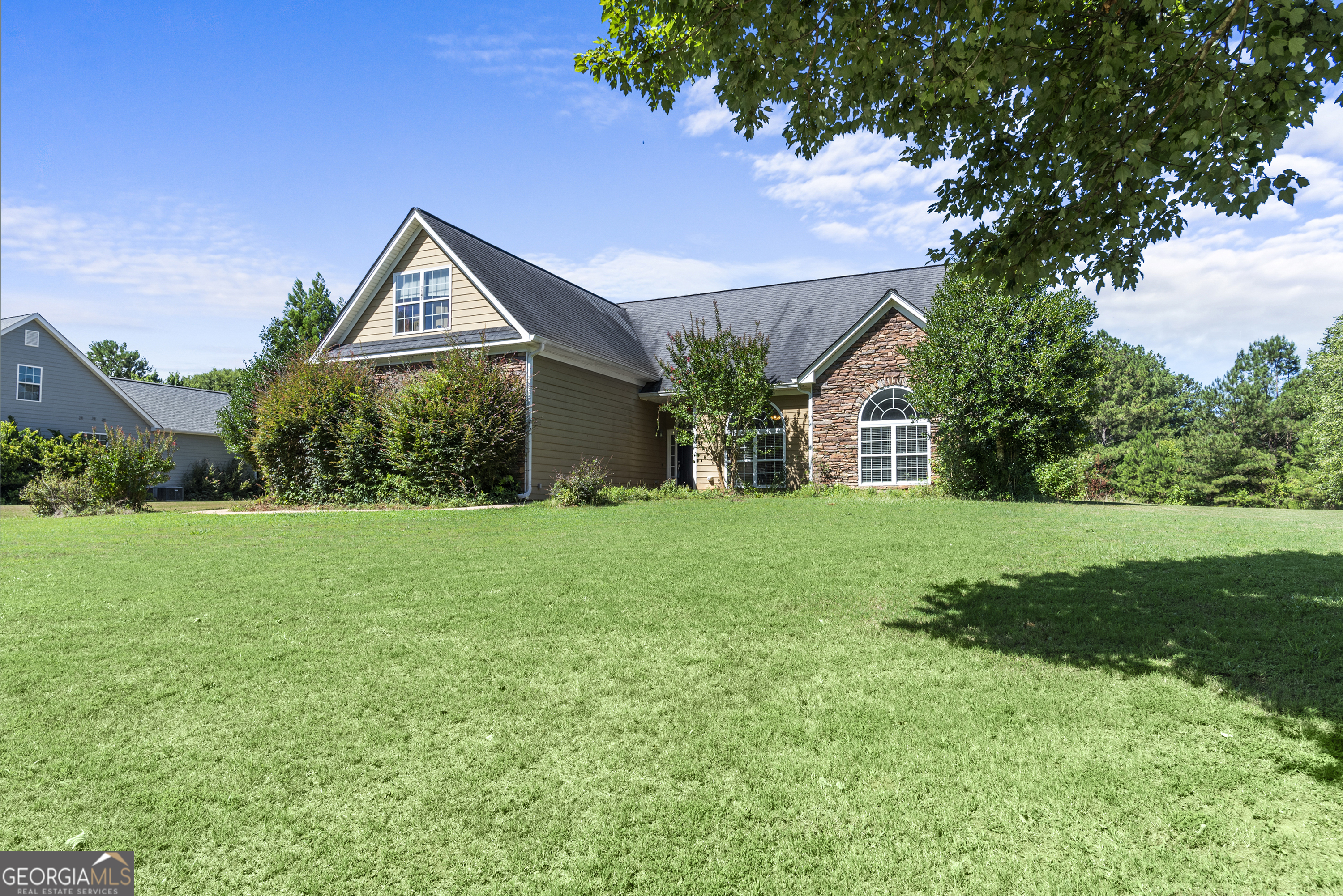 1141 Whispering Lakes Trail Madison, GA 30650 - Photo 34 of 40 a front view of a house with garden