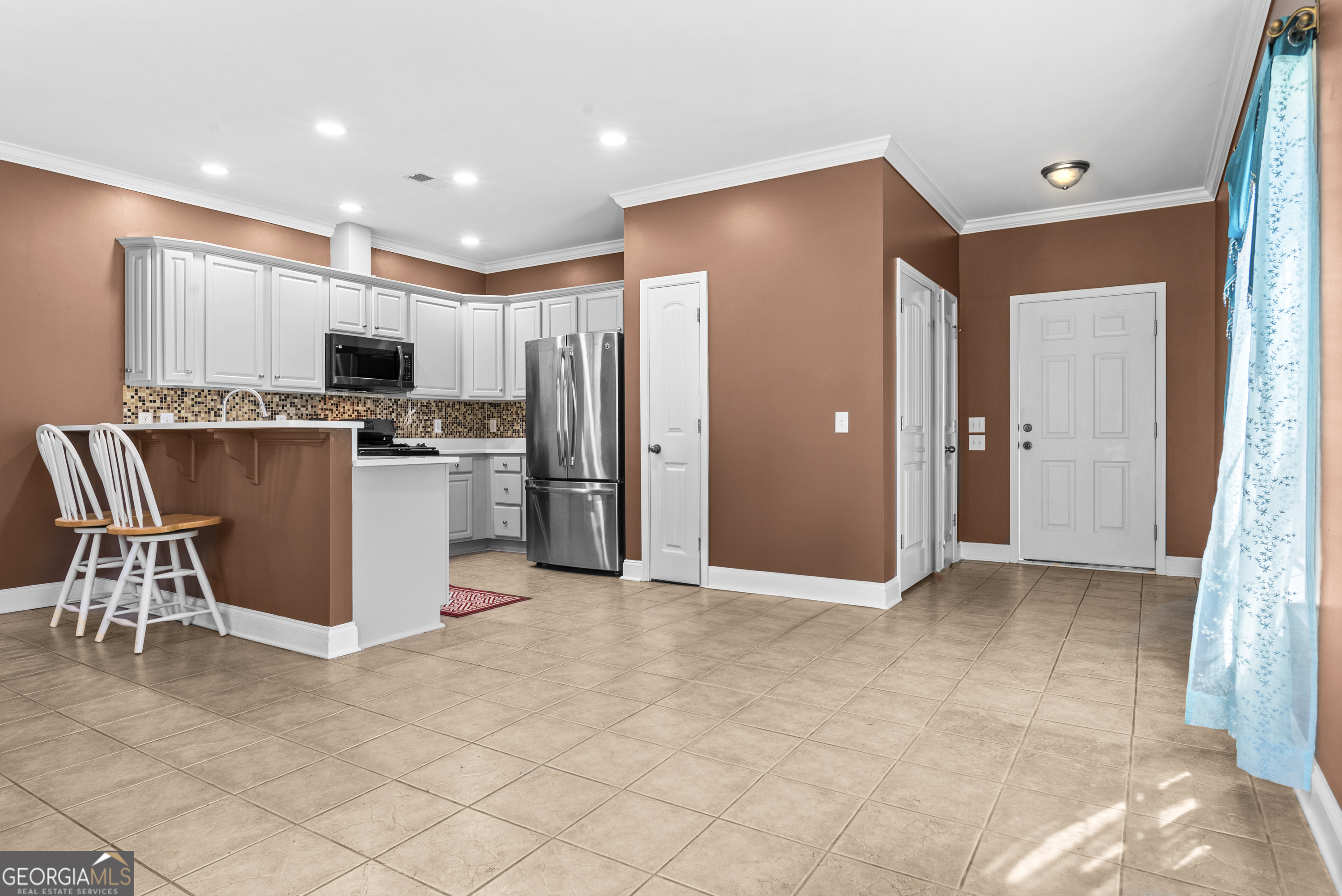 1141 Whispering Lakes Trail Madison, GA 30650 - Photo 9 of 40 a kitchen with stainless steel appliances granite countertop a refrigerator and a stove top oven