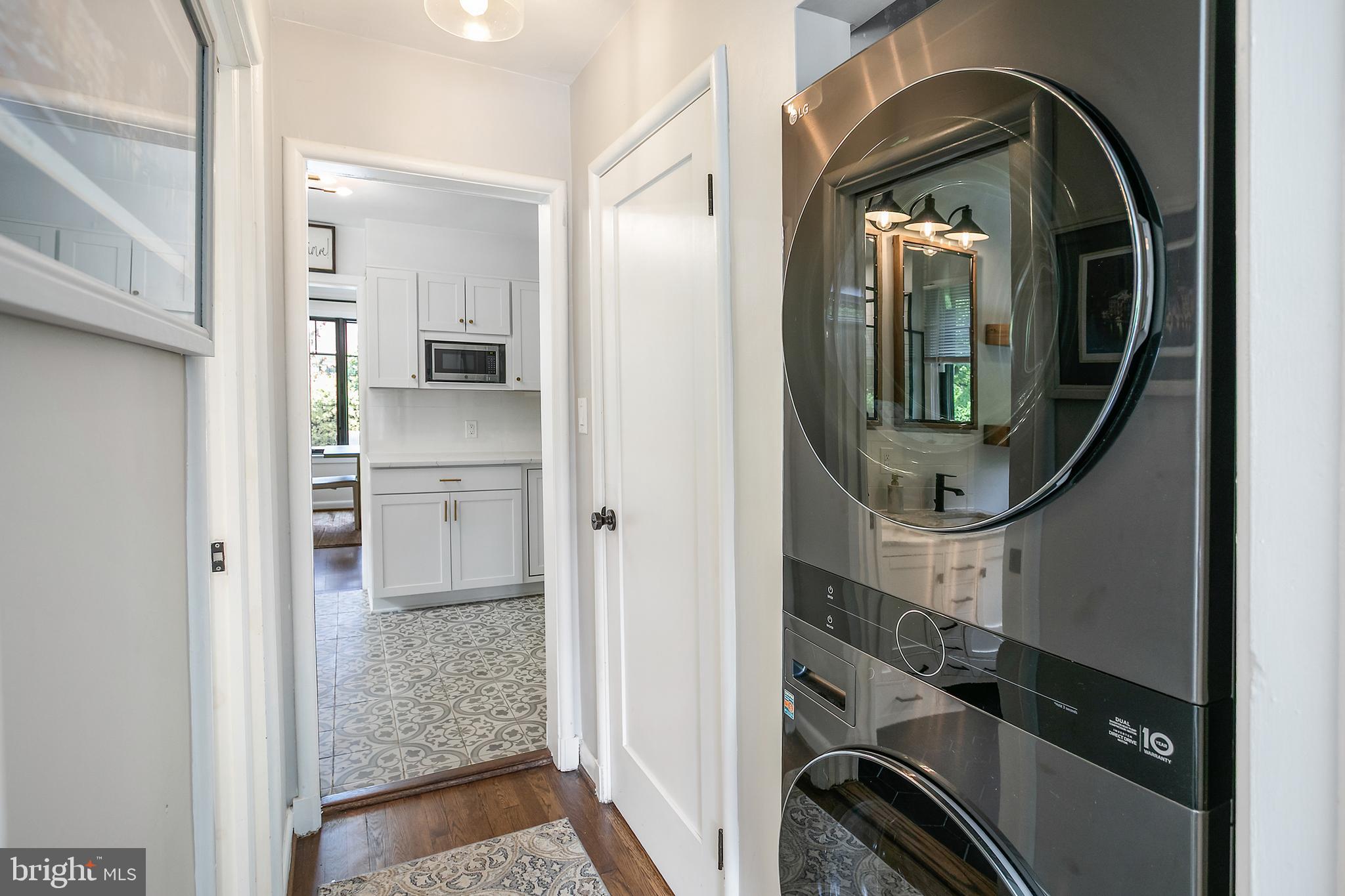 5 Spring Hill Court Chevy Chase, MD 20815 - Photo 17 of 50 a view of a bathroom from a hallway