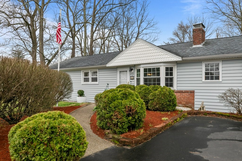 28 Blackrock Road Coventry, RI 02816 - Photo 2 of 34