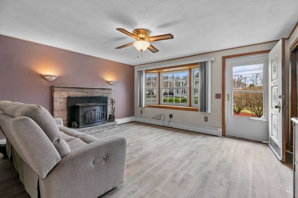 28 Blackrock Road Coventry, RI 02816 - Photo 3 of 34