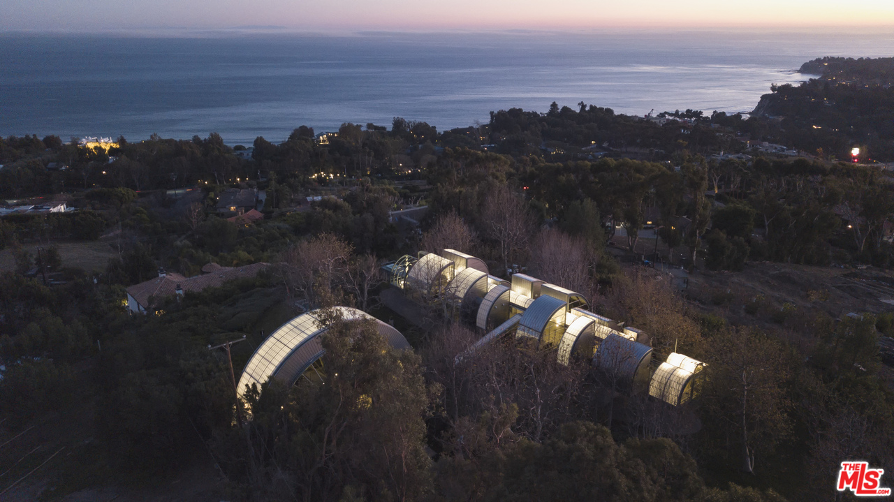 27929 Winding Way Malibu, CA 90265 - Photo 4 of 53