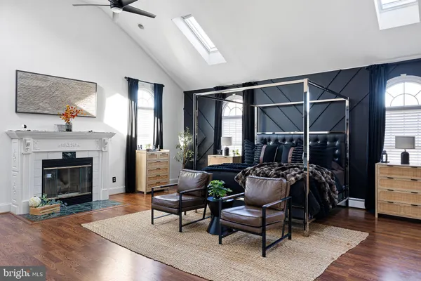 a view of a livingroom with furniture and a ceiling fan