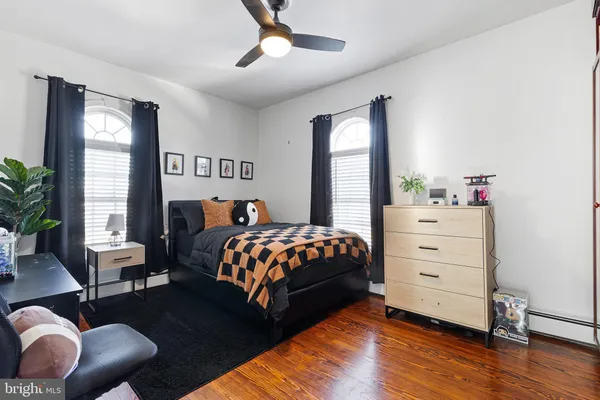 a view of empty room with ceiling fan