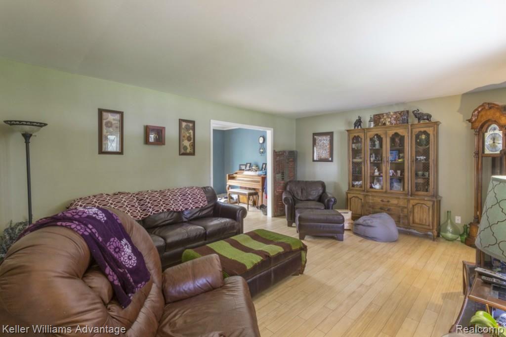 8991 Farmington Road Livonia, MI 48150 - Photo 9 of 31 8-Farmington_8991.jpg
