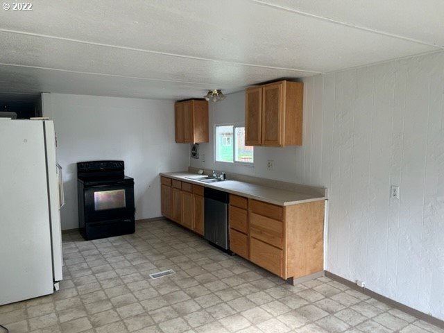 88148 5th Street Veneta, OR 97487 - Photo 11 of 20 a kitchen with stainless steel appliances granite countertop a refrigerator and a sink