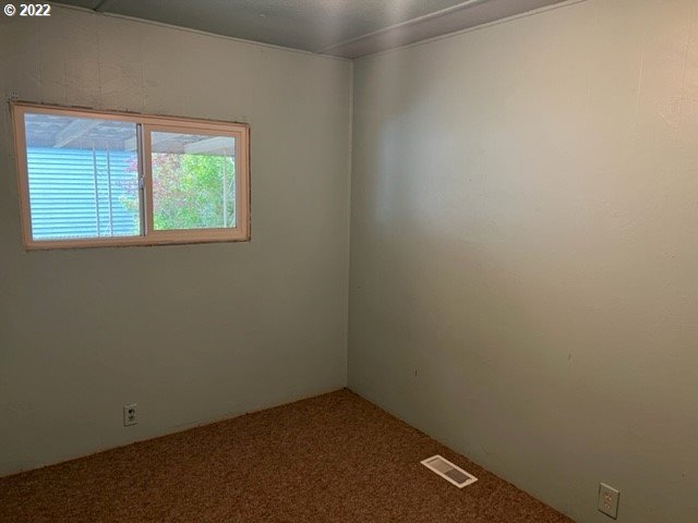 88148 5th Street Veneta, OR 97487 - Photo 13 of 20 an empty room with a window