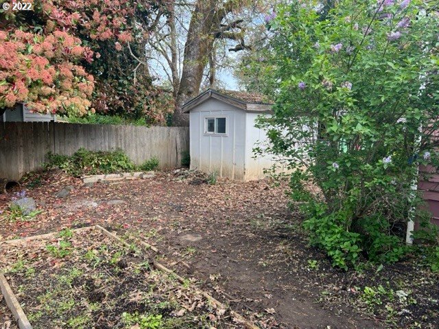 88148 5th Street Veneta, OR 97487 - Photo 3 of 20 a backyard of a house with lots of green space