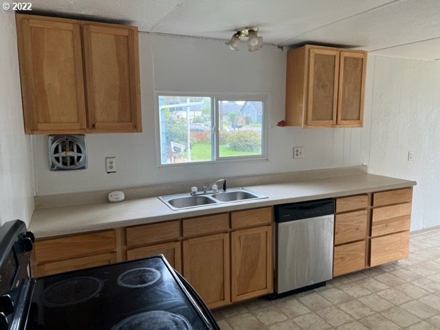 88148 5th Street Veneta, OR 97487 - Photo 5 of 20 a kitchen with a sink and cabinets