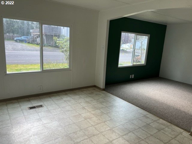 88148 5th Street Veneta, OR 97487 - Photo 8 of 20 an empty room with a window
