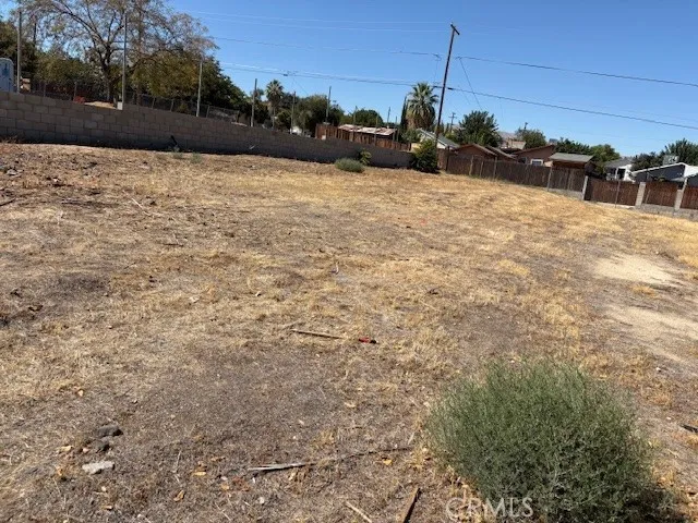 429 E Street Taft, CA 93268 - Photo 2 of 5 a view of a lake