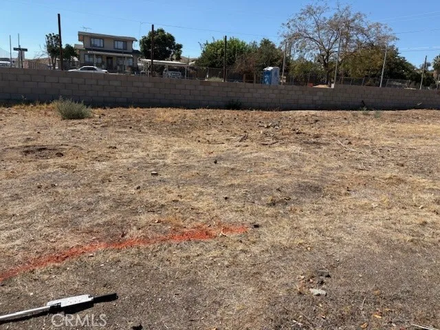 429 E Street Taft, CA 93268 - Photo 3 of 5 a view of ocean with a yard