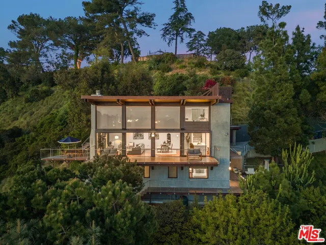 an outdoor view of house with outdoor space