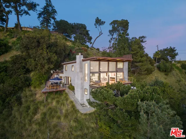 a view of a house with a backyard space