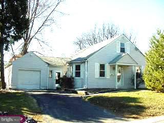 110 Maple Road Wallingford, PA 19086 - Photo 1 of 5