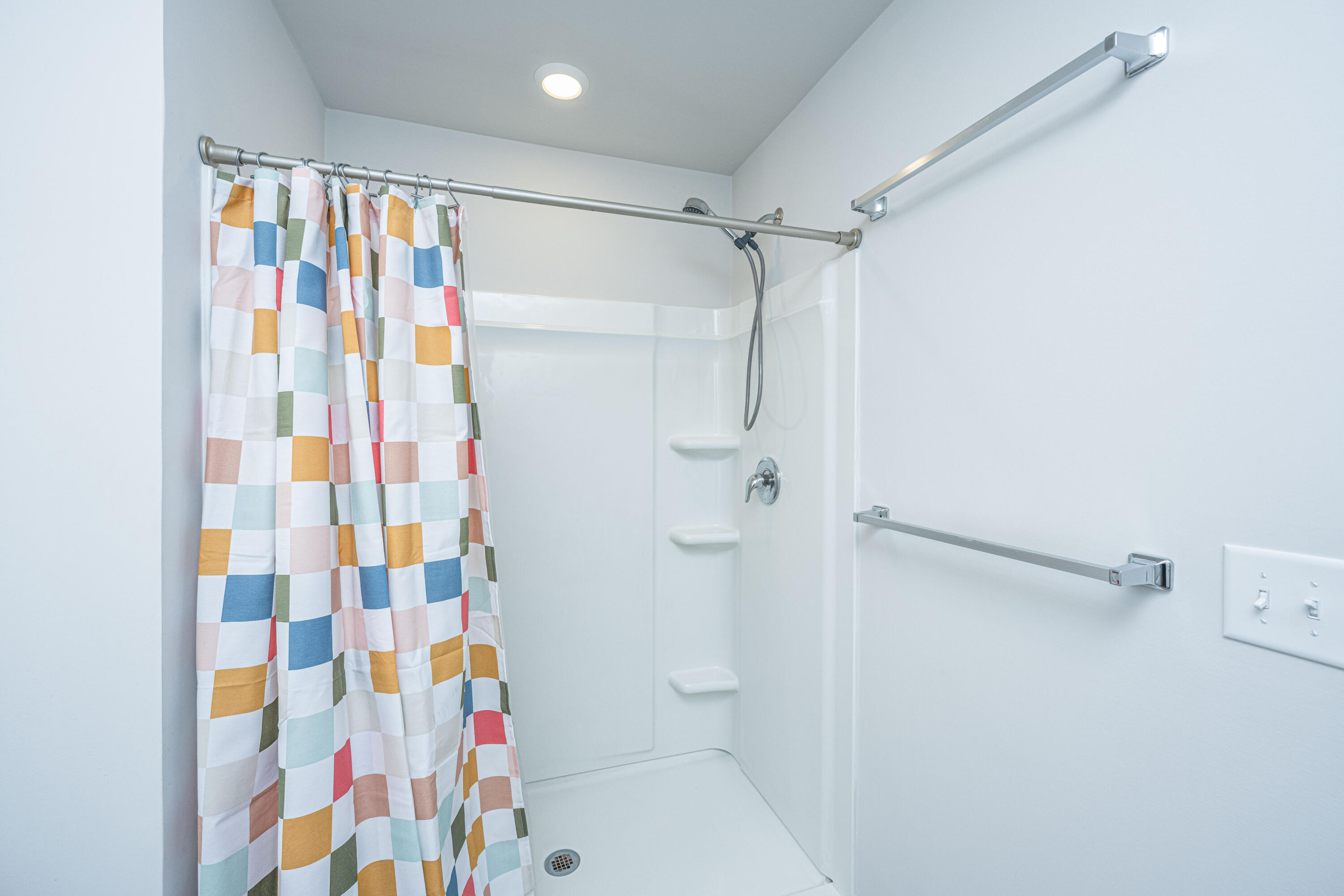 8016 Reagan Way North Charleston, SC 29418 - Photo 18 of 33 5ft Shower