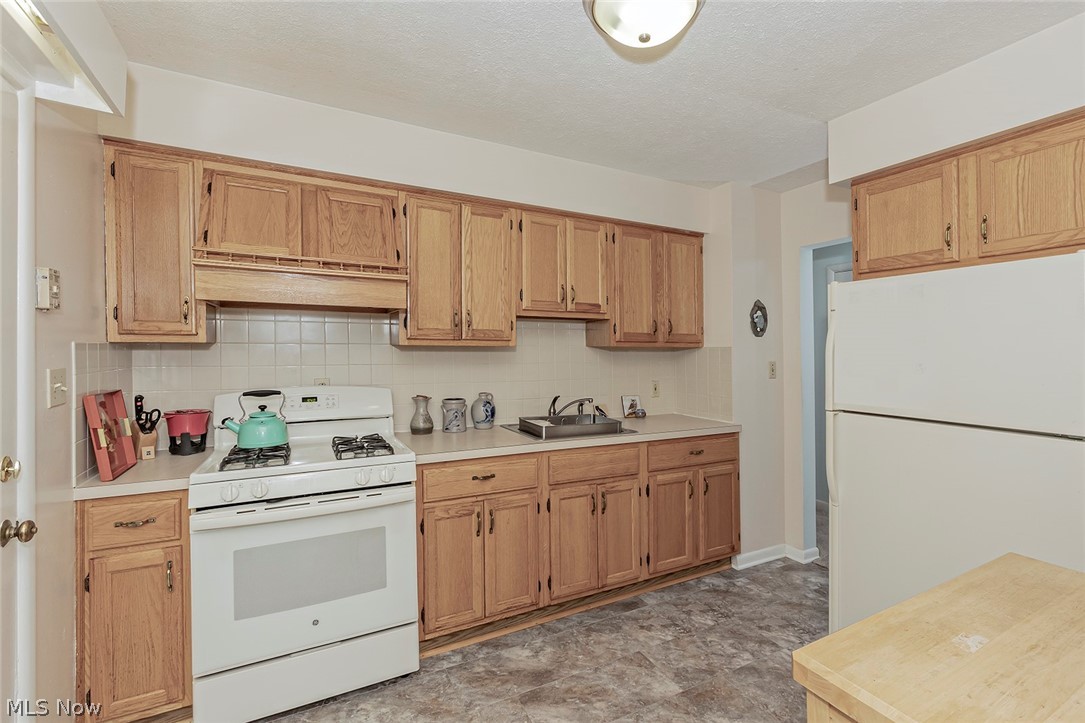 1692 Harwich Road Lyndhurst, OH 44124 - Photo 5 of 27 Gallery Image 5