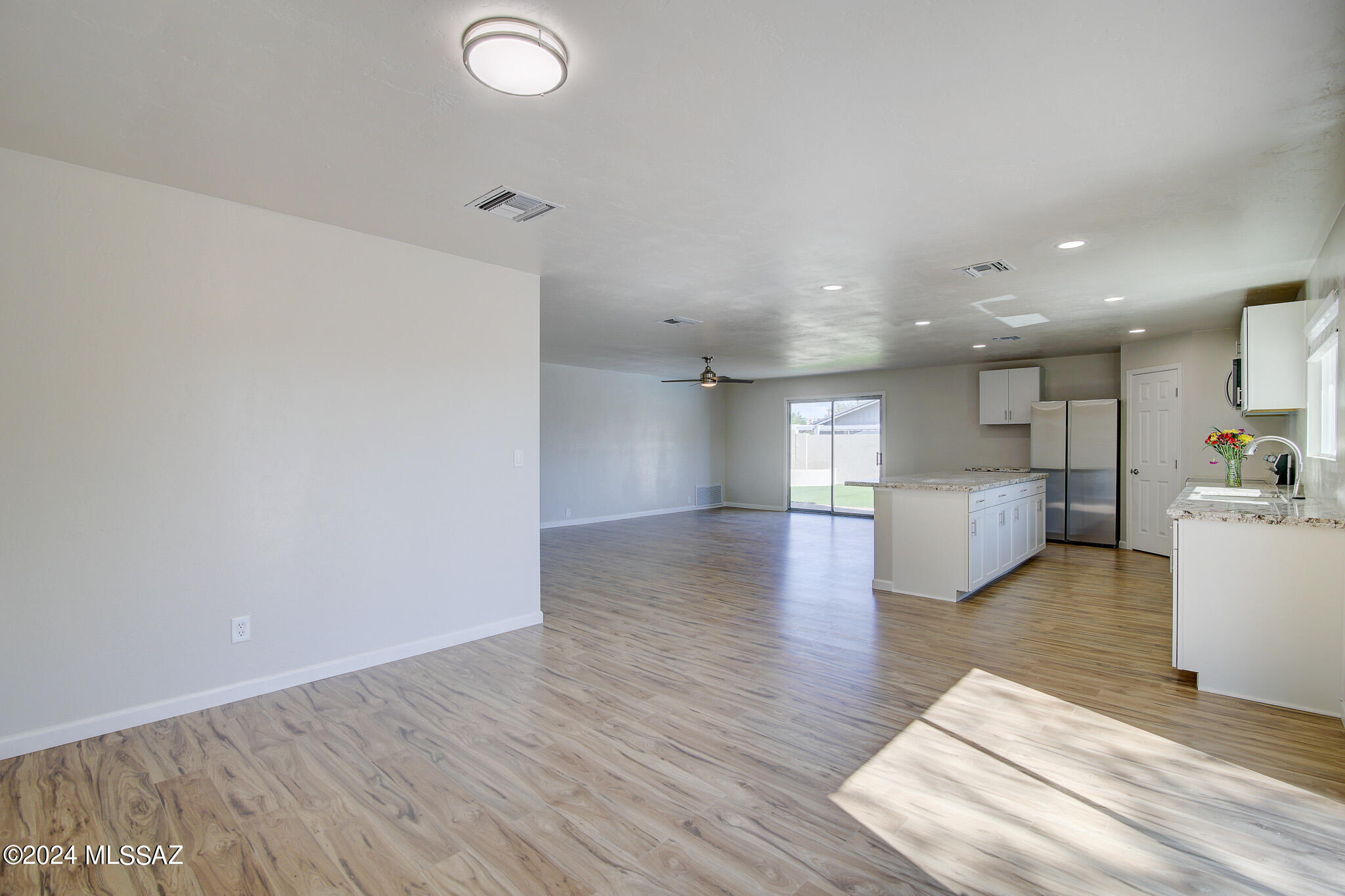 1295 South Gecko Road Tucson, AZ 85713 - Photo 7 of 18