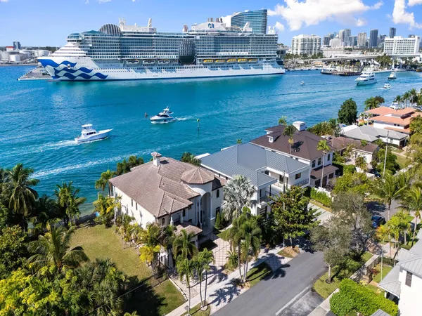 $6,950,000 | 1965 Southeast 21st Avenue, Fort Lauderdale, FL 33316
