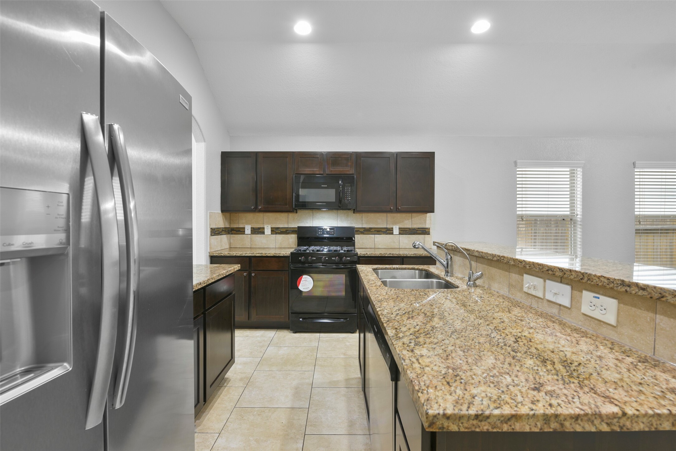 6911 Rosemont Court Rosharon, TX 77583 - Photo 15 of 39