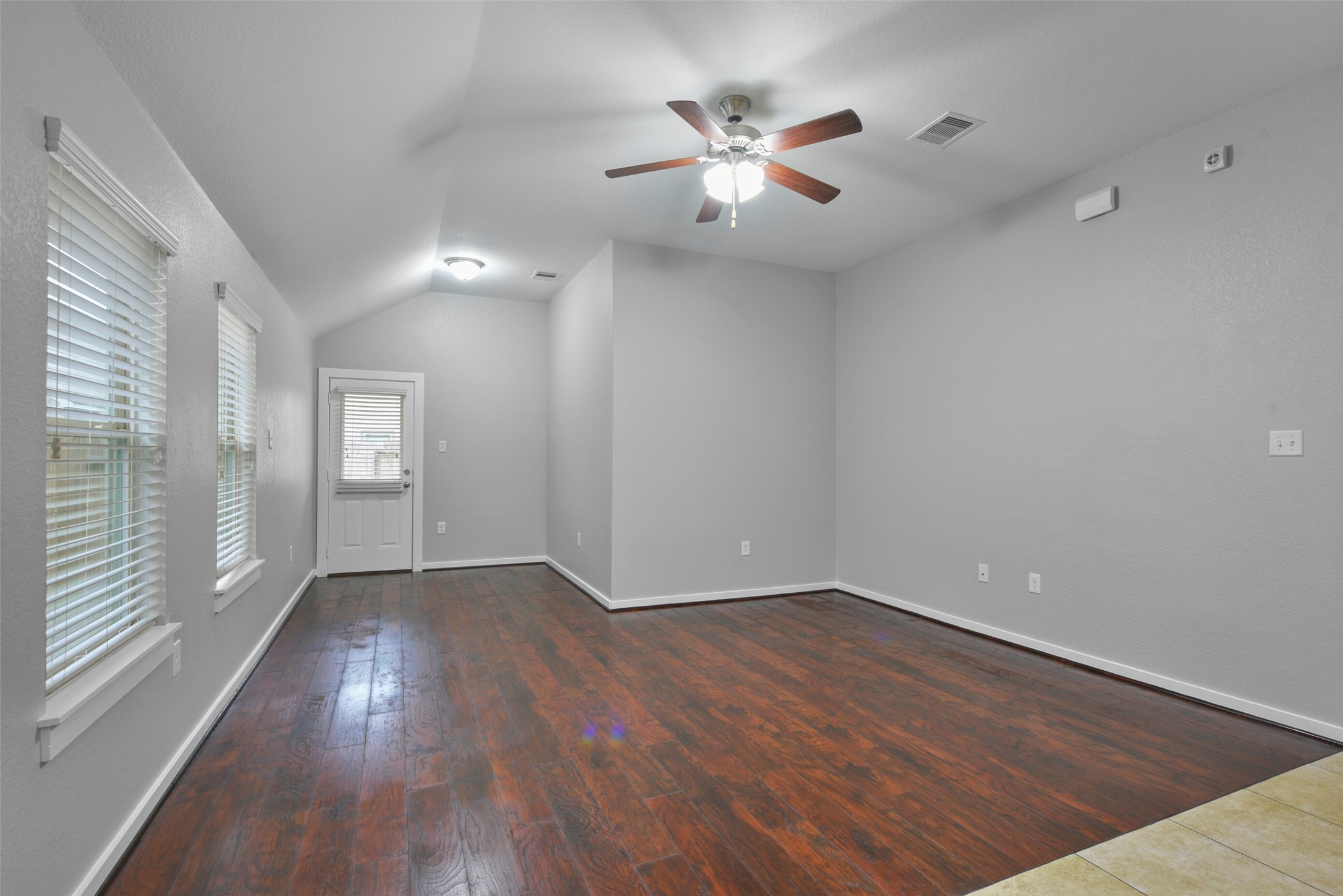 6911 Rosemont Court Rosharon, TX 77583 - Photo 18 of 39