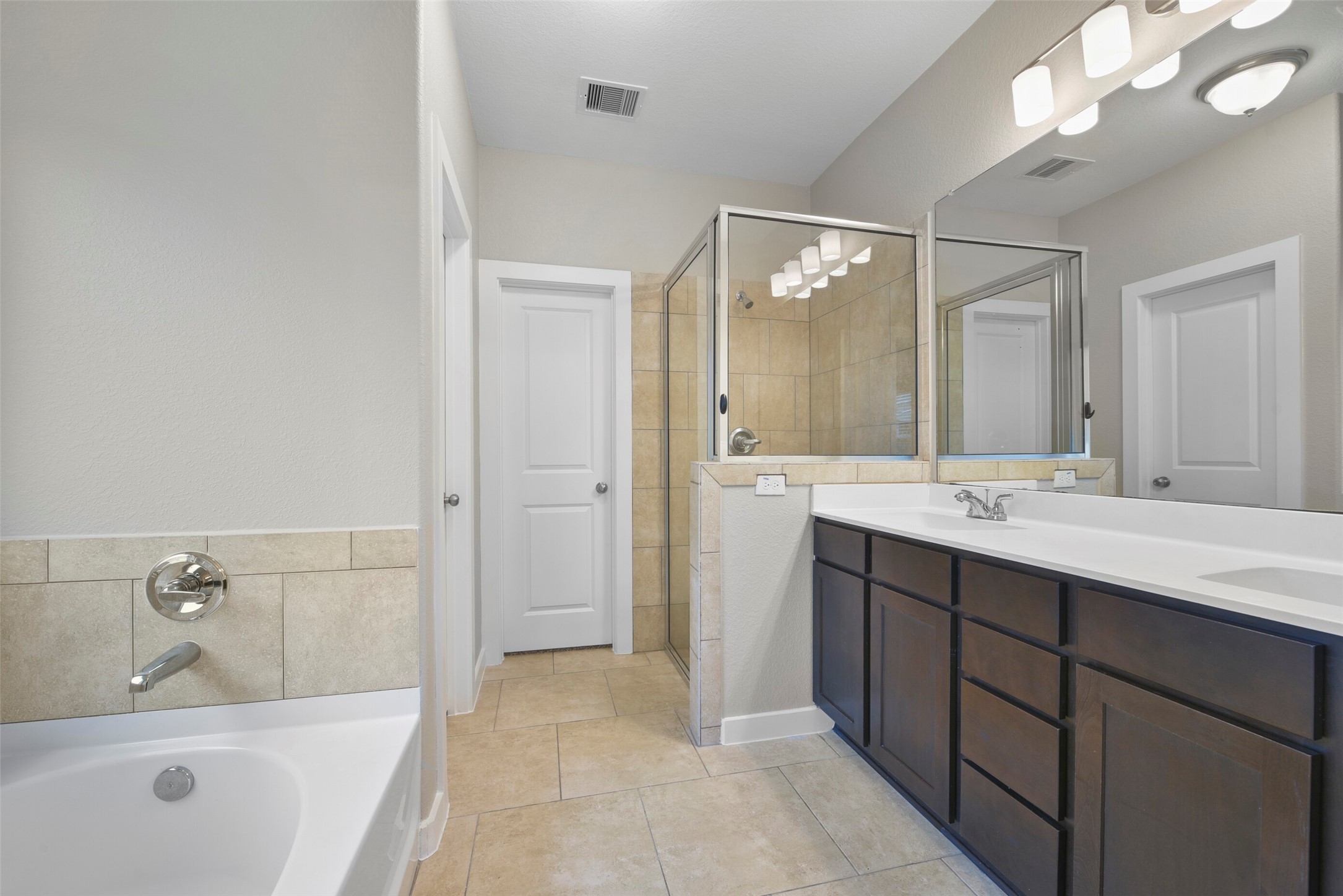 6911 Rosemont Court Rosharon, TX 77583 - Photo 4 of 39