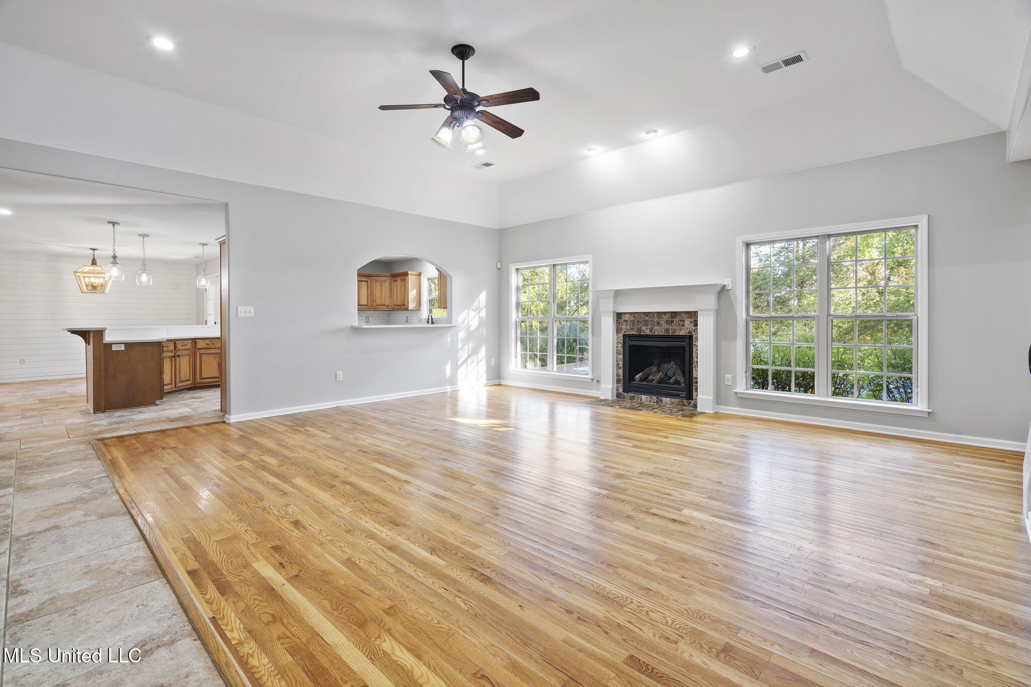 5916 Smith Road Coldwater, MS 38618 - Photo 12 of 47 Family Room