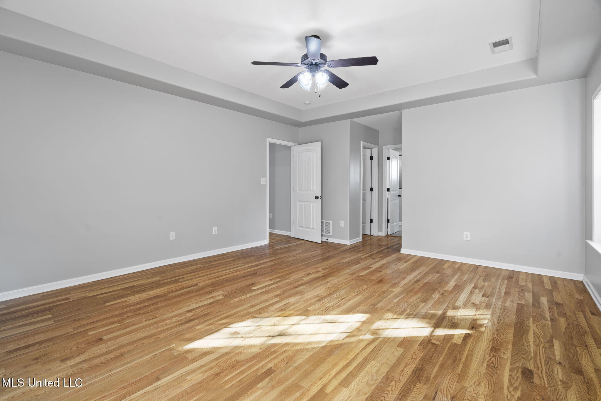 5916 Smith Road Coldwater, MS 38618 - Photo 16 of 47 Primary Bedroom