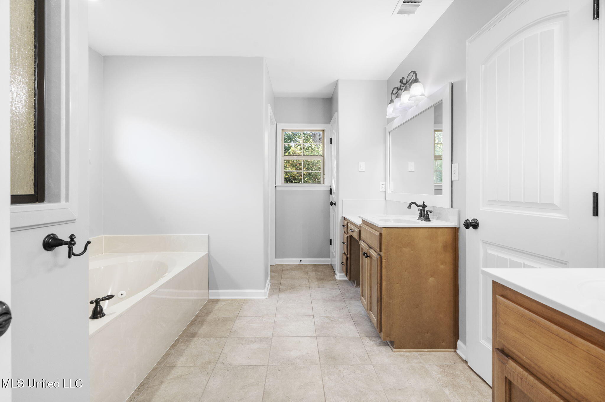 5916 Smith Road Coldwater, MS 38618 - Photo 17 of 47 Bathroom