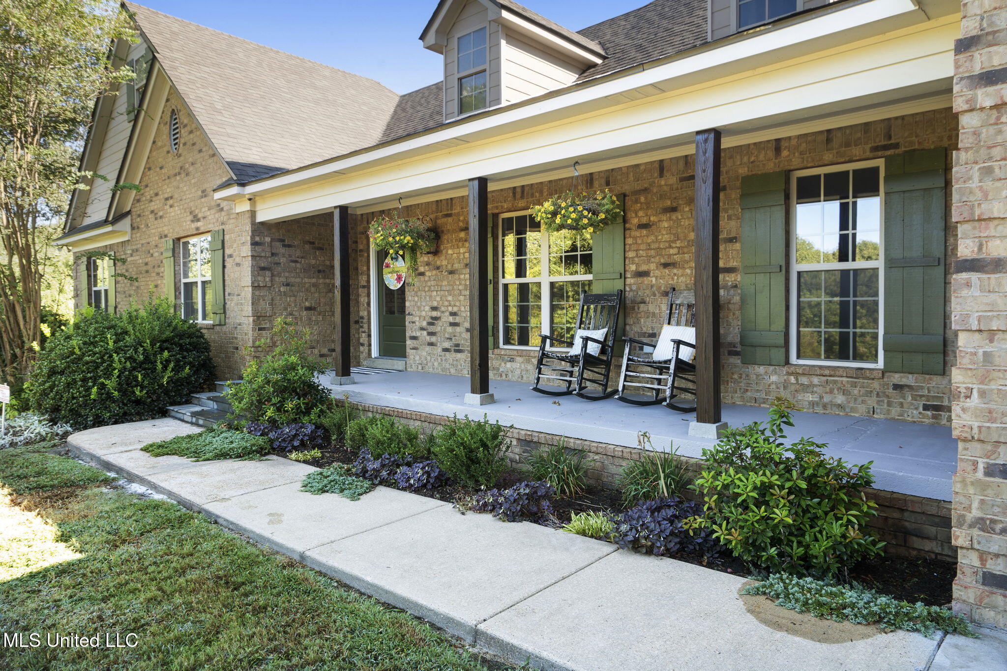 5916 Smith Road Coldwater, MS 38618 - Photo 5 of 47 Front Porch